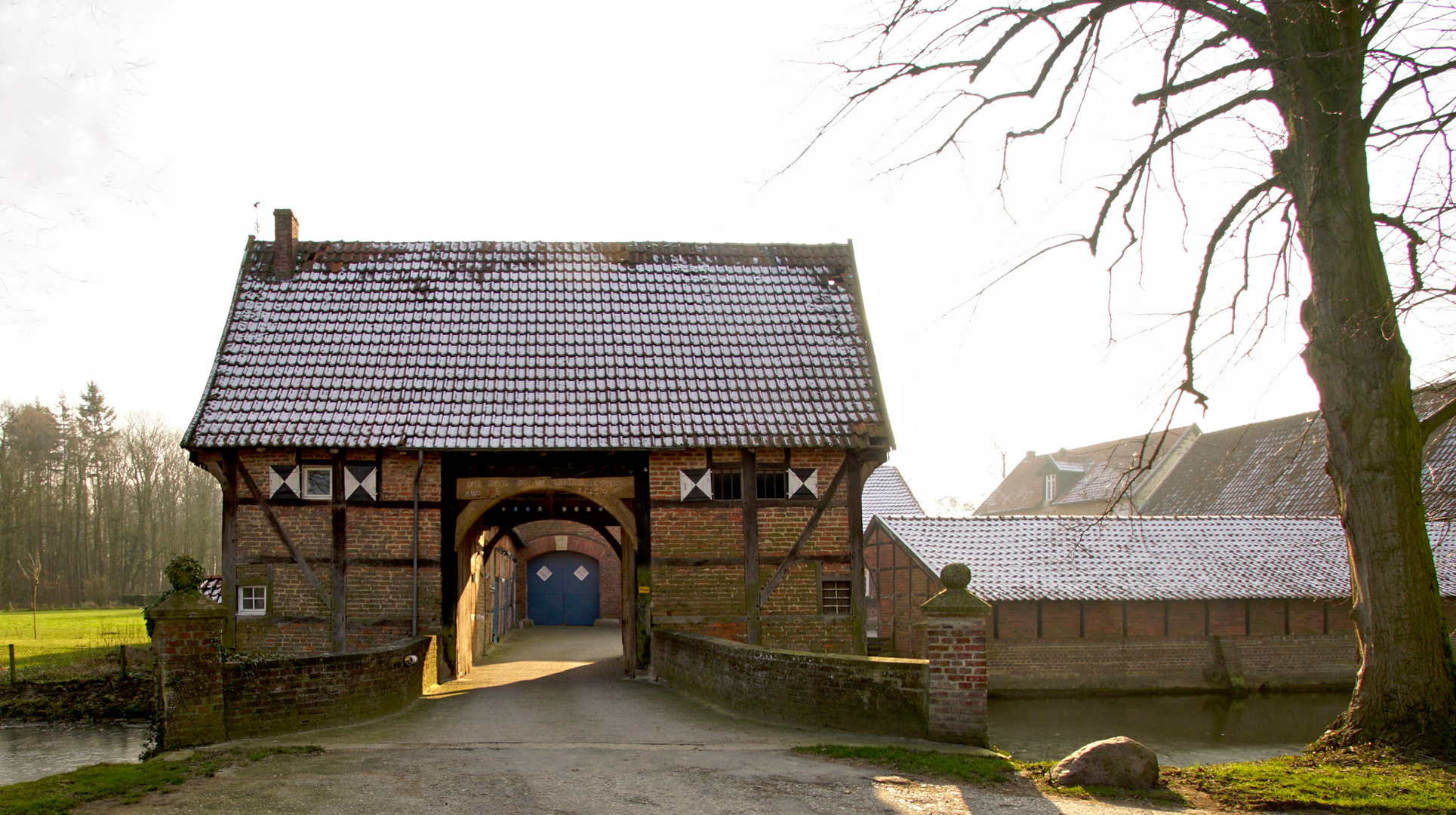 Torhaus und Brücke zum Haus Runde.