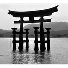 Torii Gate vor der Insel Miyajima, Japan