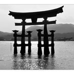 Torii Gate vor der Insel Miyajima, Japan