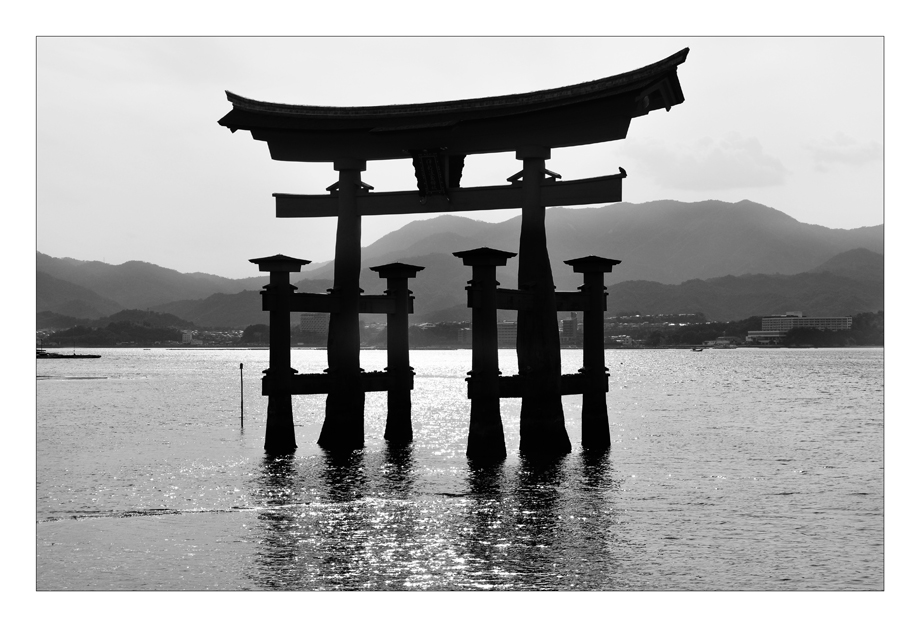 Torii Gate vor der Insel Miyajima, Japan