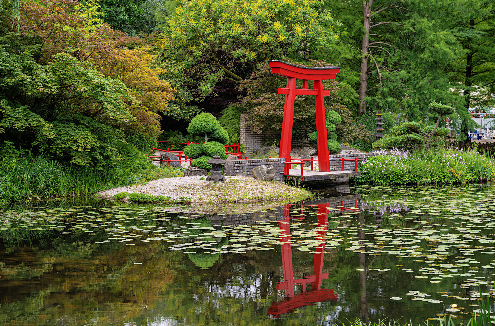 Torii gespiegelt