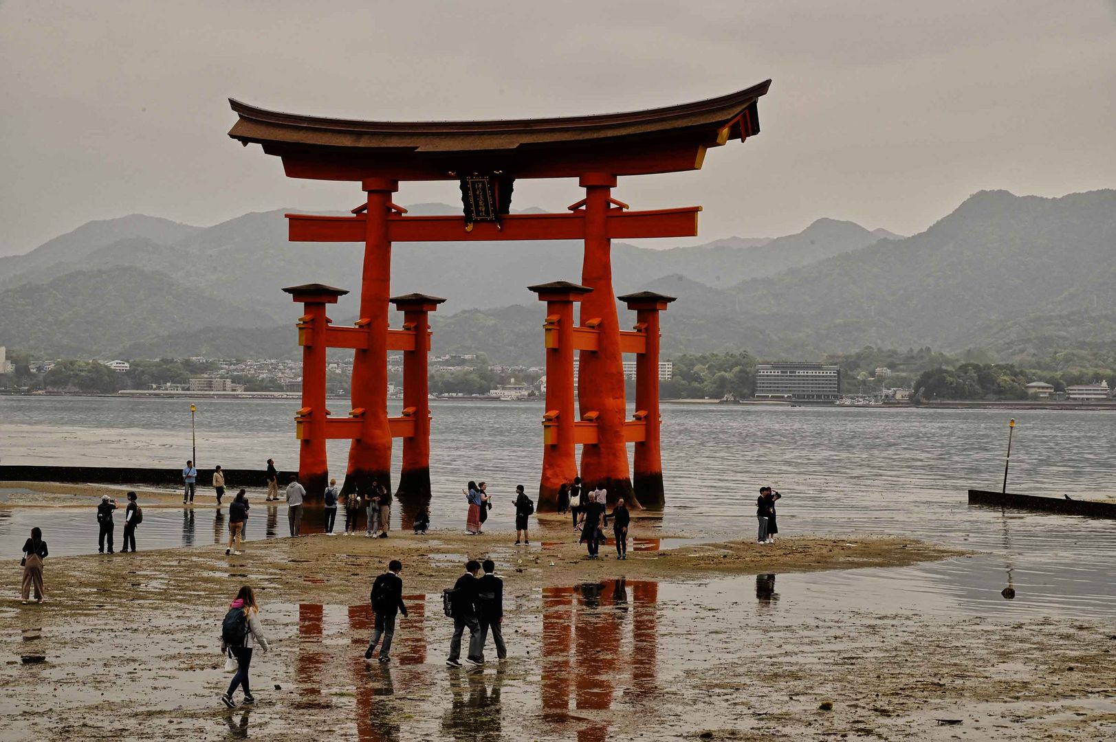 Torii vor der Insel Miyajima