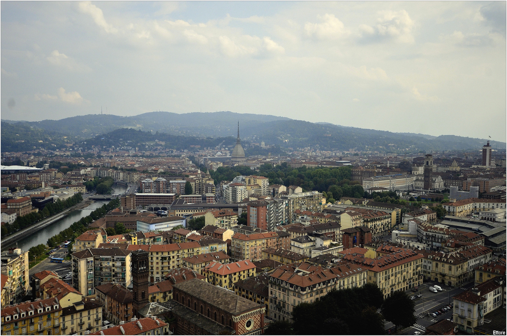 Torino vista da 160 metri di altezza su un pallone areostatico