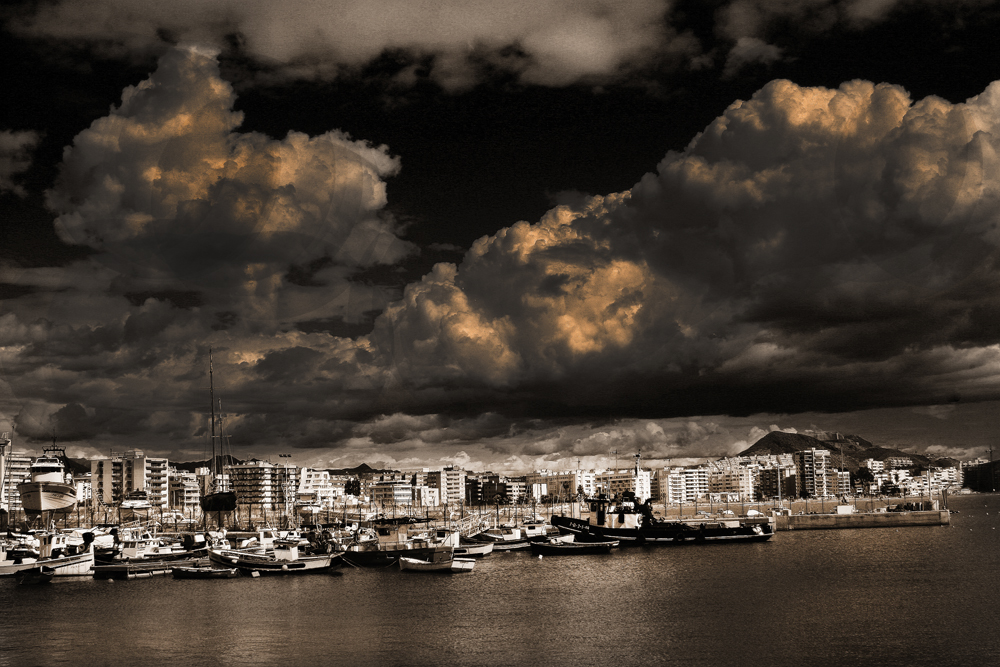 TORMENTA EN EL PUERTO