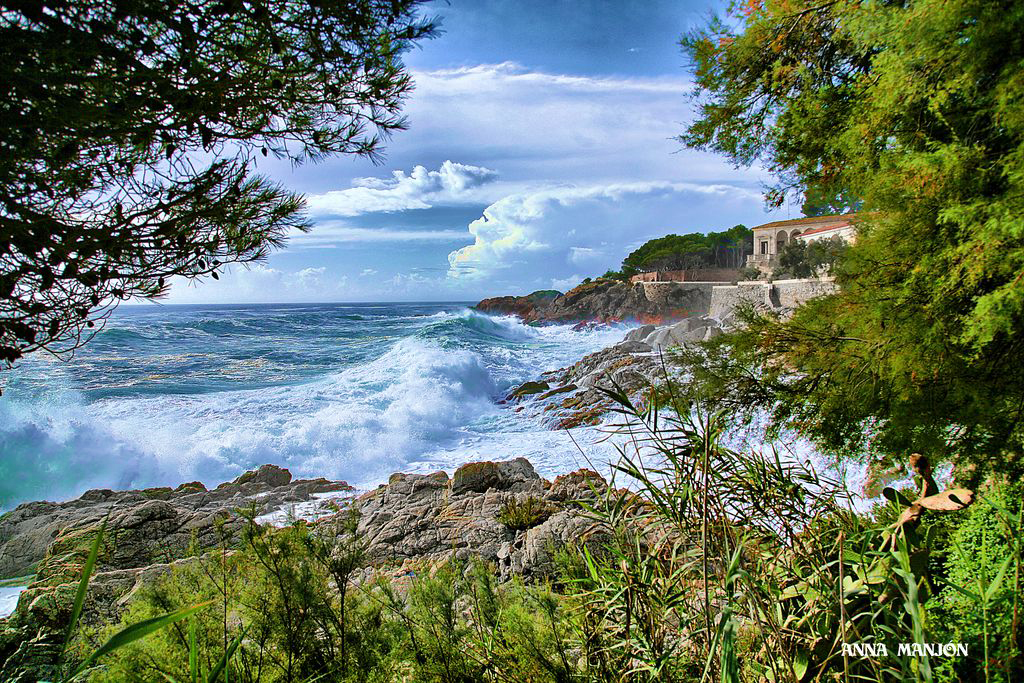 tormenta en la costa brava.