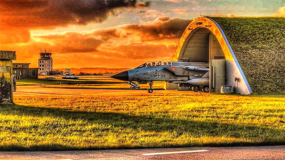 Tornado rollt aus dem Hangar