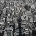 Toronto im Schatten des CN Tower - Versuch in schwarz / weiß
