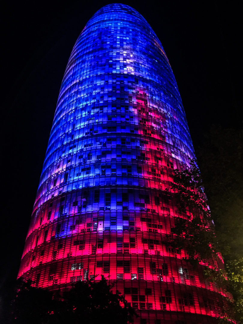 Torre Agbar bei Nacht