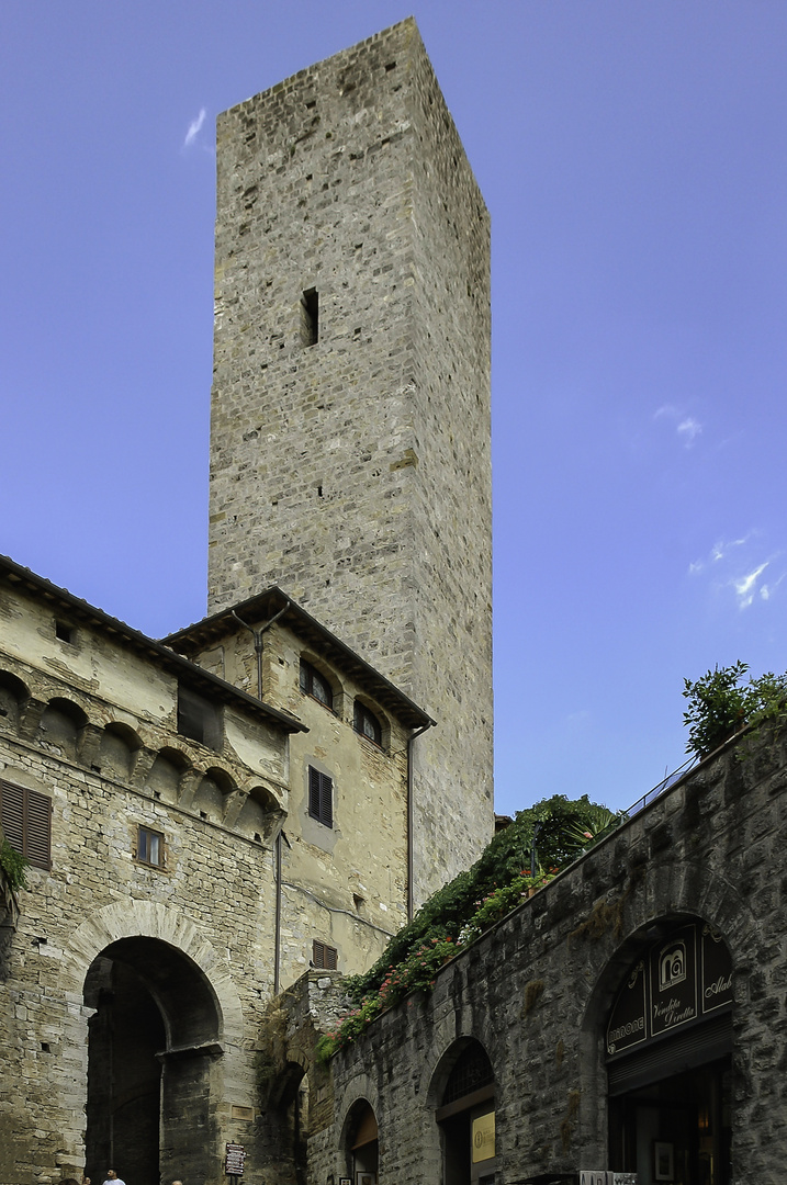 Torre dei Becci am Arco dei Becci