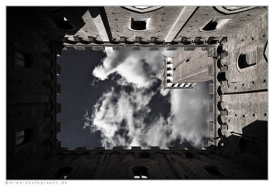 * Torre del Mangia - Siena *