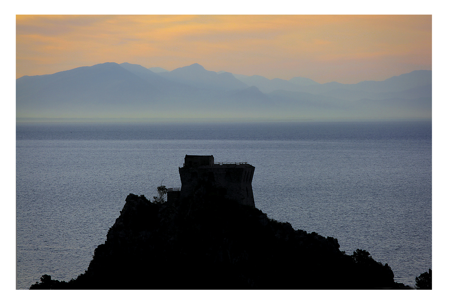 Torre di guardia al crepuscolo