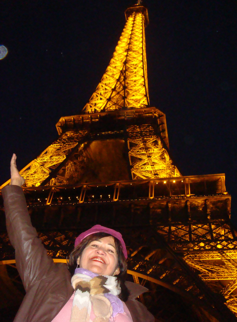 Torre Eiffel- Paris ("Copyrignt Tour Eiffel-Iluminations Pierre Bideau")