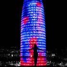 Torre Glories bei Nacht