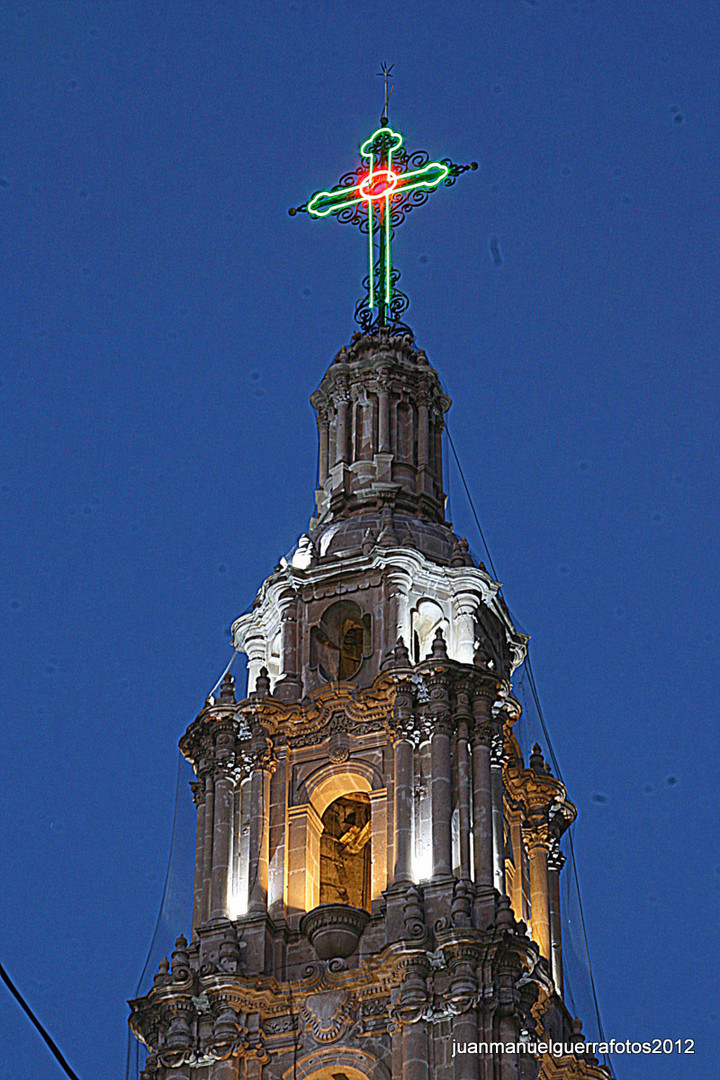 Torre iluminada HDR