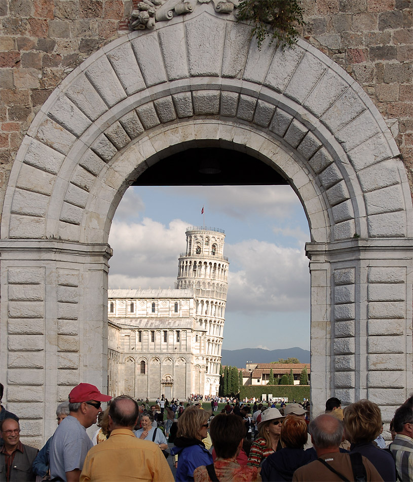 Torre Pendente (Blick von der Piazza D. Manin)