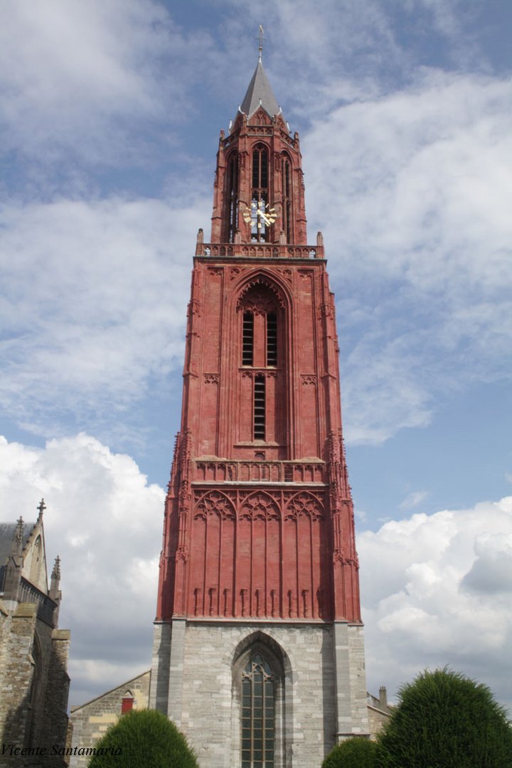 TORRE ROJA EN HOLANDA