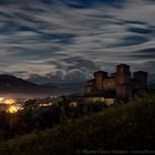 Torrechiara illuminata dalla luna