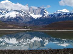 Torres del Paine gespiegelt