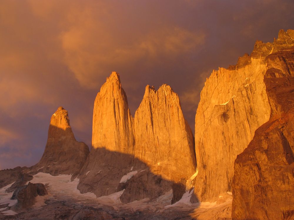 Torres del Paine im ersten Sonnenlicht