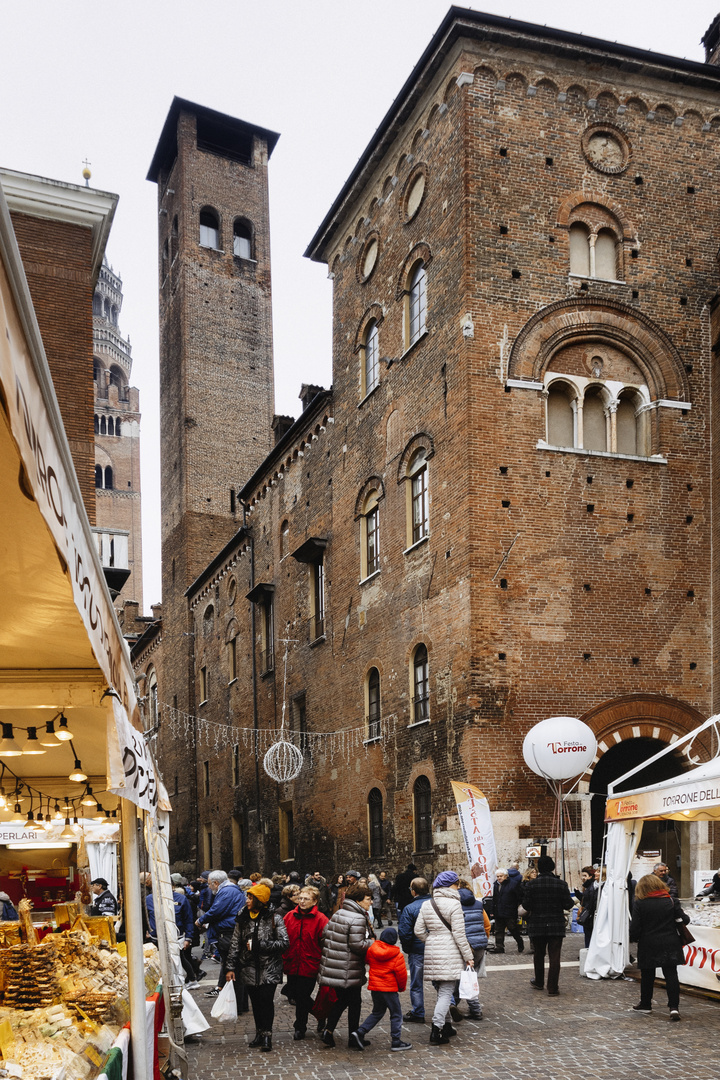 Torri e torrone, Cremona