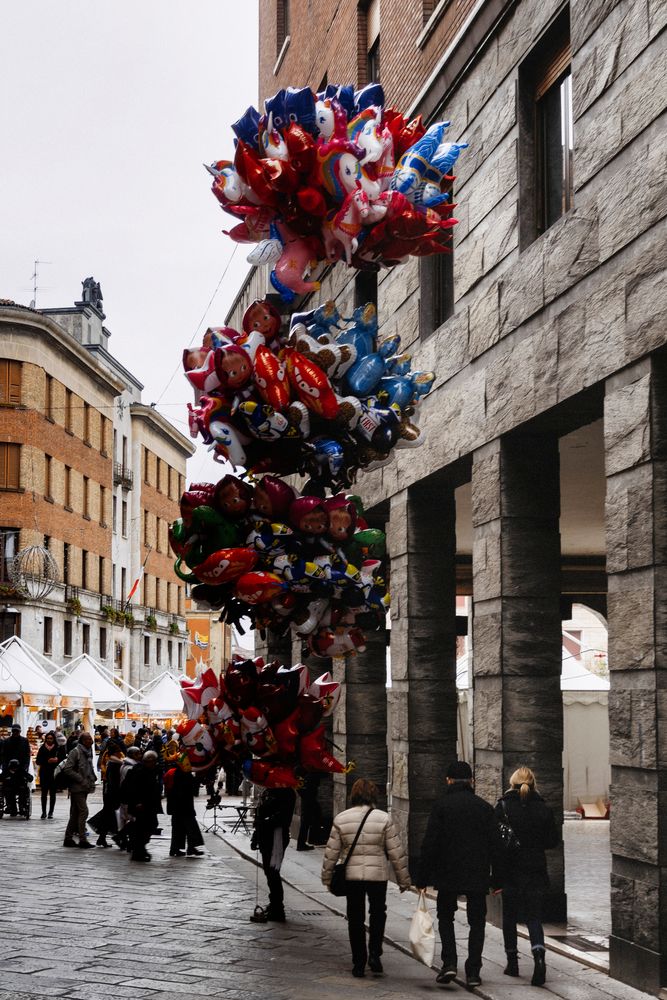 Torri, torrone e palloncini, Cremona