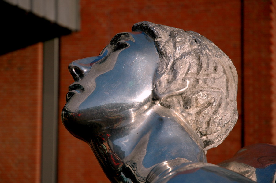 Torso vor Museum Ludwig - Köln