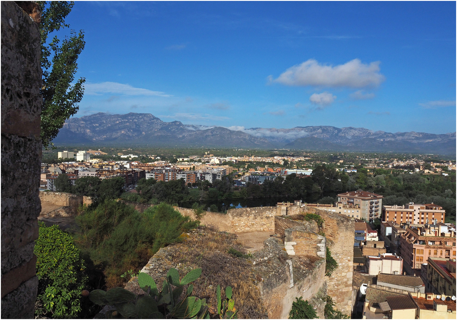 Tortosa et l’Ebre vu de la colline du Château de la Zuda