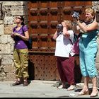 Toscana: Straßenszene in San Gimignano