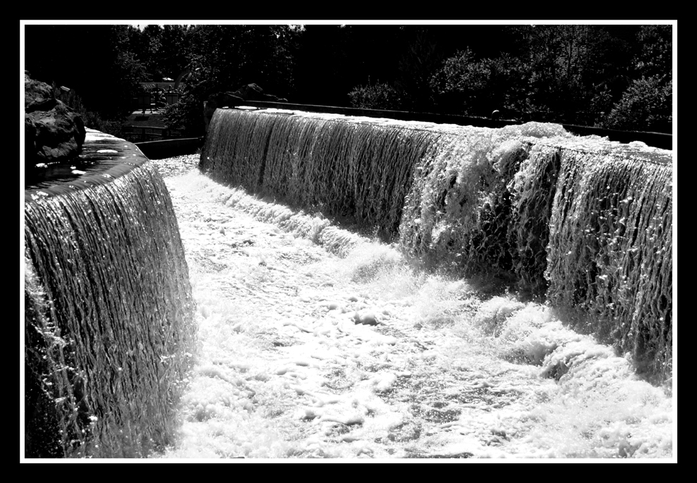 tosende Wasserfälle