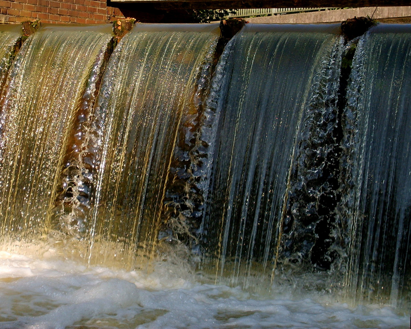 Tosendes Wasser