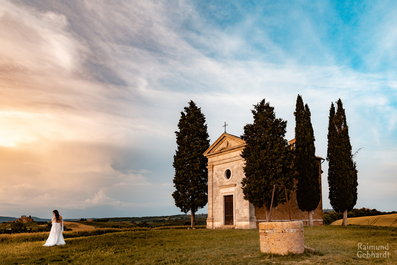 Toskana - Kapelle mit weißer Erscheinung