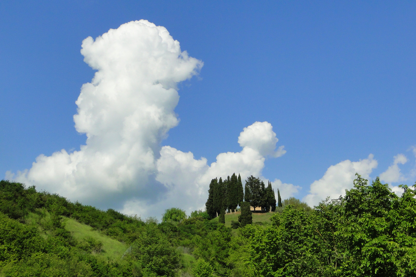 Toskana Landschaft mit Wolken