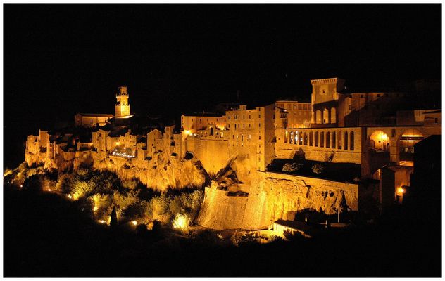 Toskana Pitigliano bei Nacht (1)