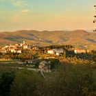 toskanisches Dorf in der Abendsonne