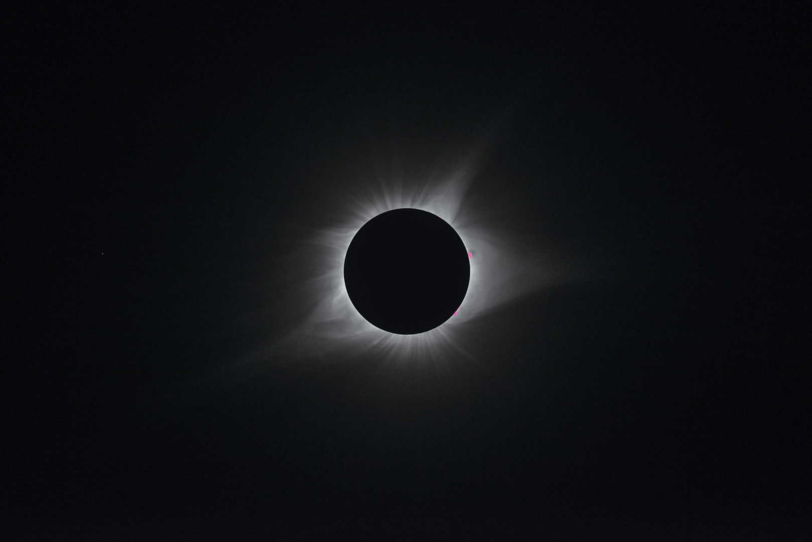 Sonnenfinsternis - Sonnenfinsternis ohne Brille: Gefahr für die Netzhaut? - Sonnenfinsternis macht familienvater zum youtuber.