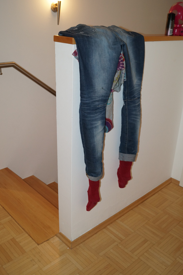 Tote Hose mit Socken