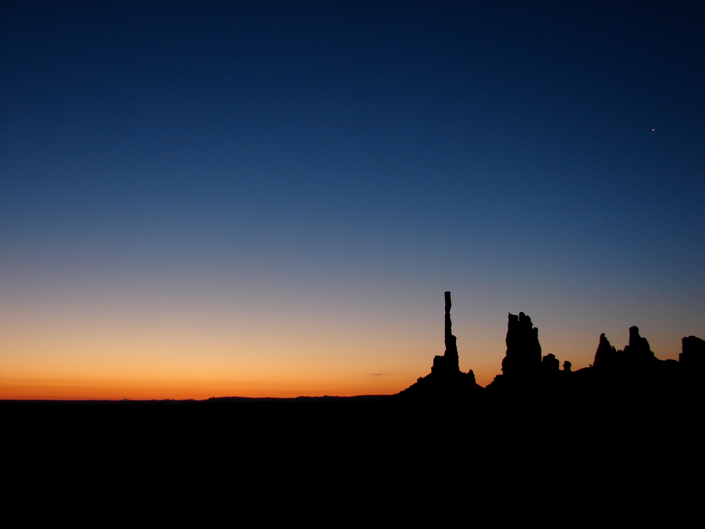 Totem Pole bei Sonnenaufgang (Monument Valley)