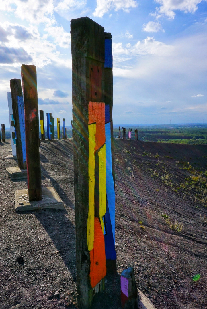 Totems im Lichtspiel der Sonne