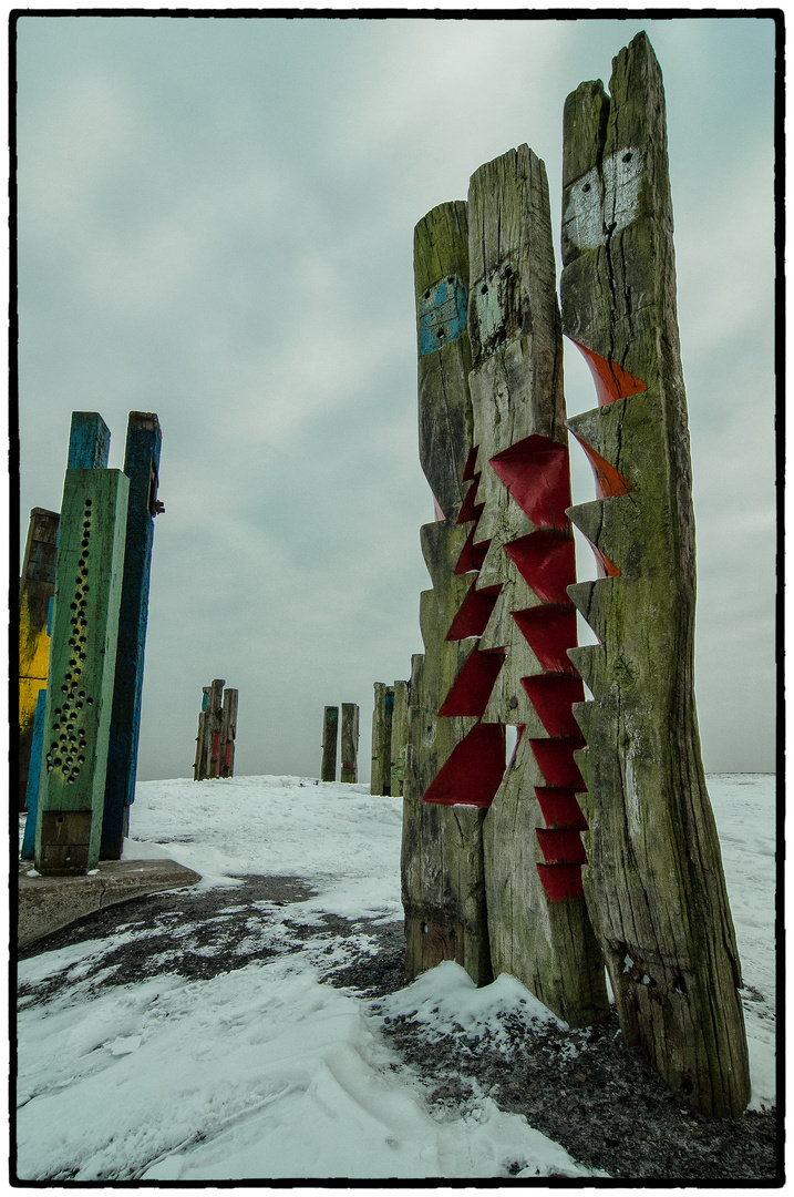 Totems im Schnee