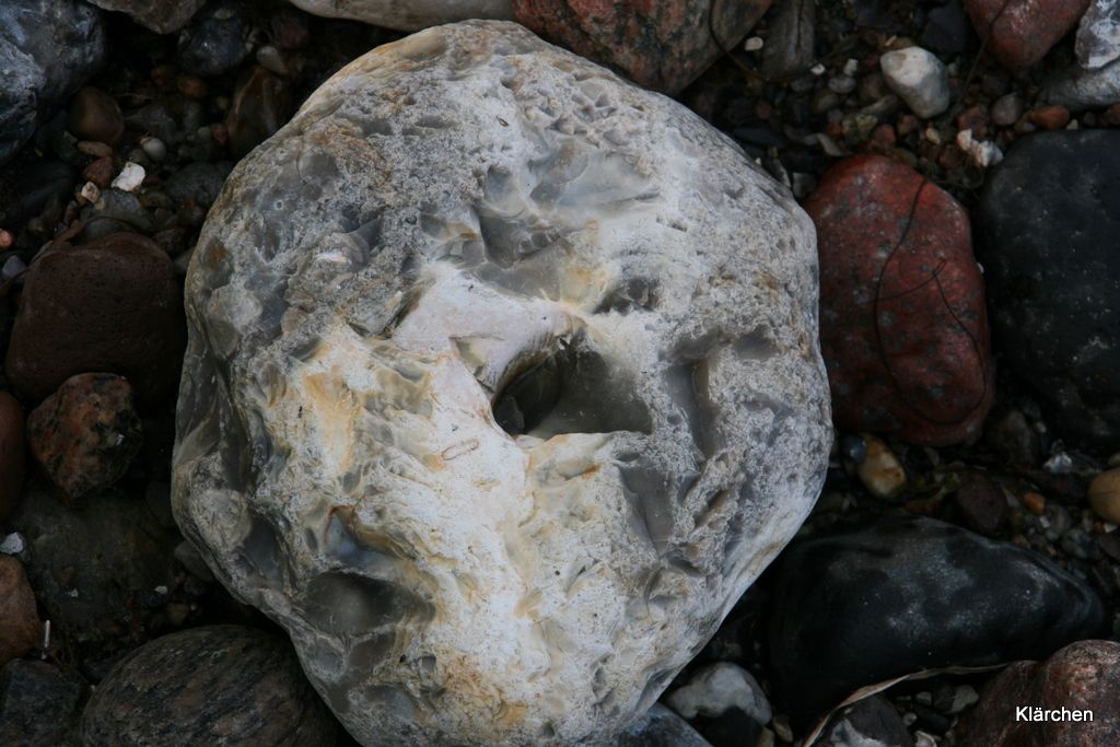 Totenkopf aus Stein