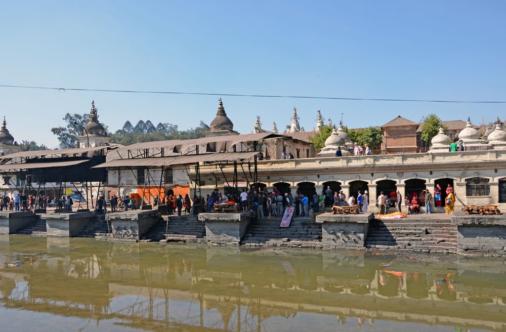 Totenverbrennungen am Surya Ghat in Pashupatinath