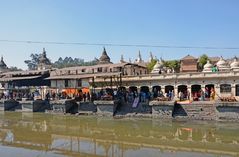 Totenverbrennungen am Surya Ghat in Pashupatinath