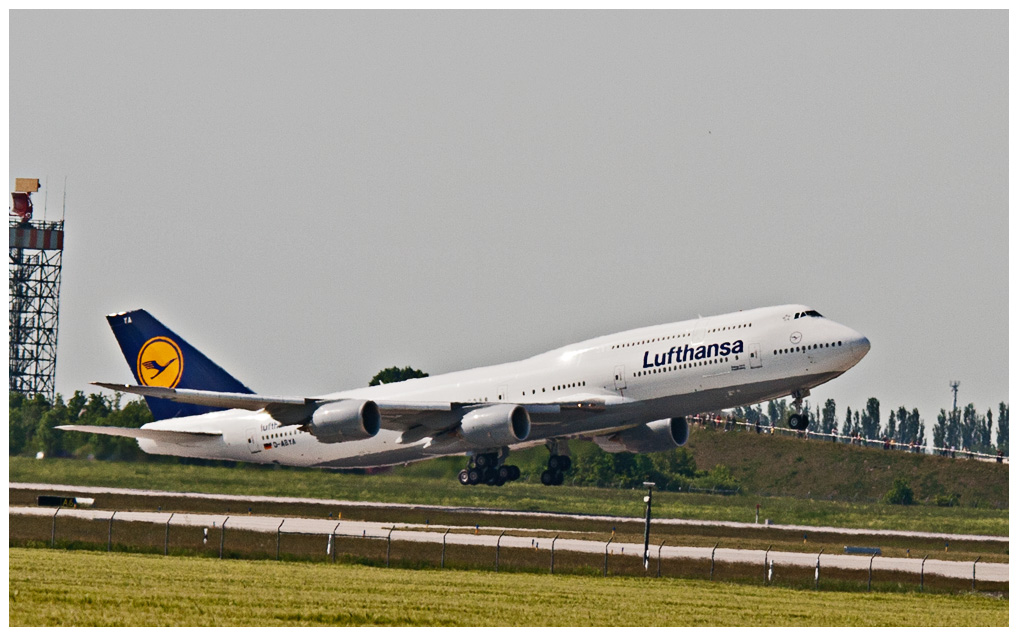 Touch-and-Go Boeing 747-8