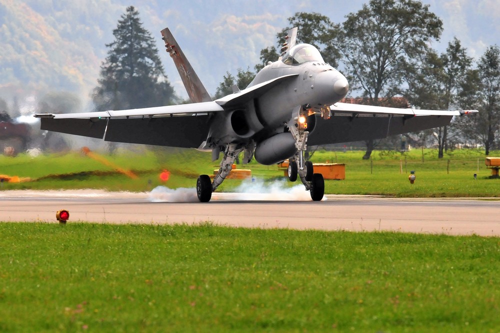 Touch down F/A-18 ,,Hornet“ in Meiringen-Unterbach