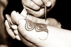 Touch of tradition: Henna (2)