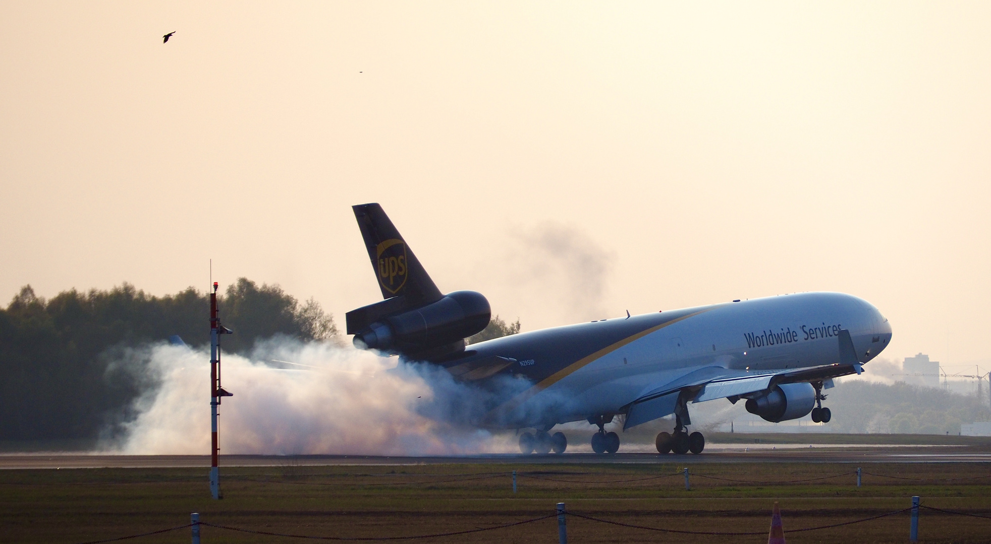 Touchdown Foto & Bild luftfahrt, verkehr & fahrzeuge, flieger Bilder