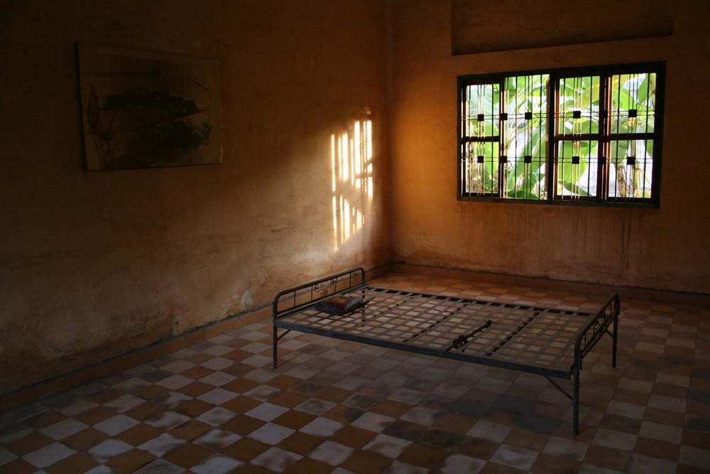 toul sleng .... a torture room