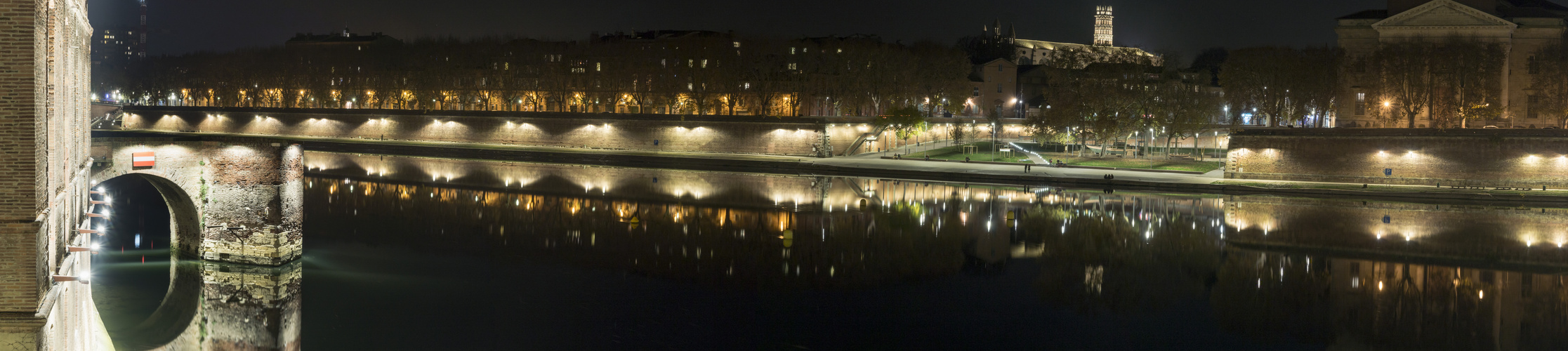 TOULOUSE (France), la GARONNE RIVE DROITE-Panorama