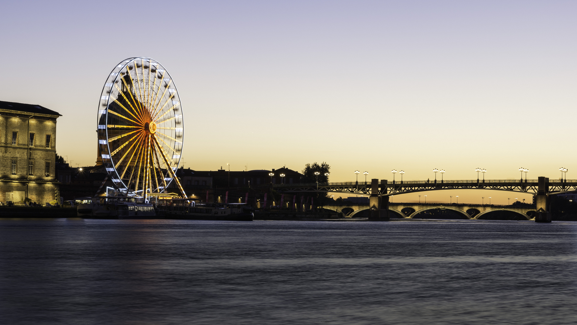 TOULOUSE, la Garonne et la Grande Roue