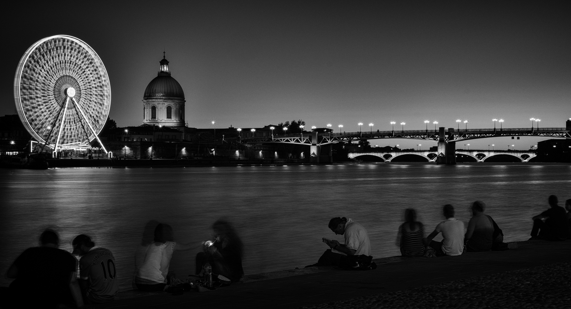 TOULOUSE, la Garonne et le Dôme de la Grave